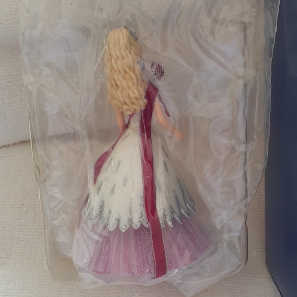 Hallmark Celebration Barbie, 2005. - Picture 8 of 8